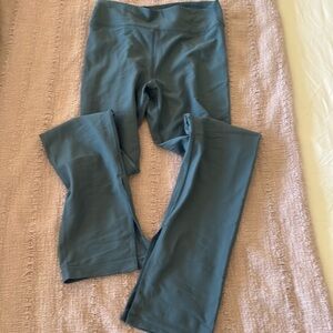 PowerSoft Go-Dry ribbed flared yoga pants Old Navy Size S Petite. Like new